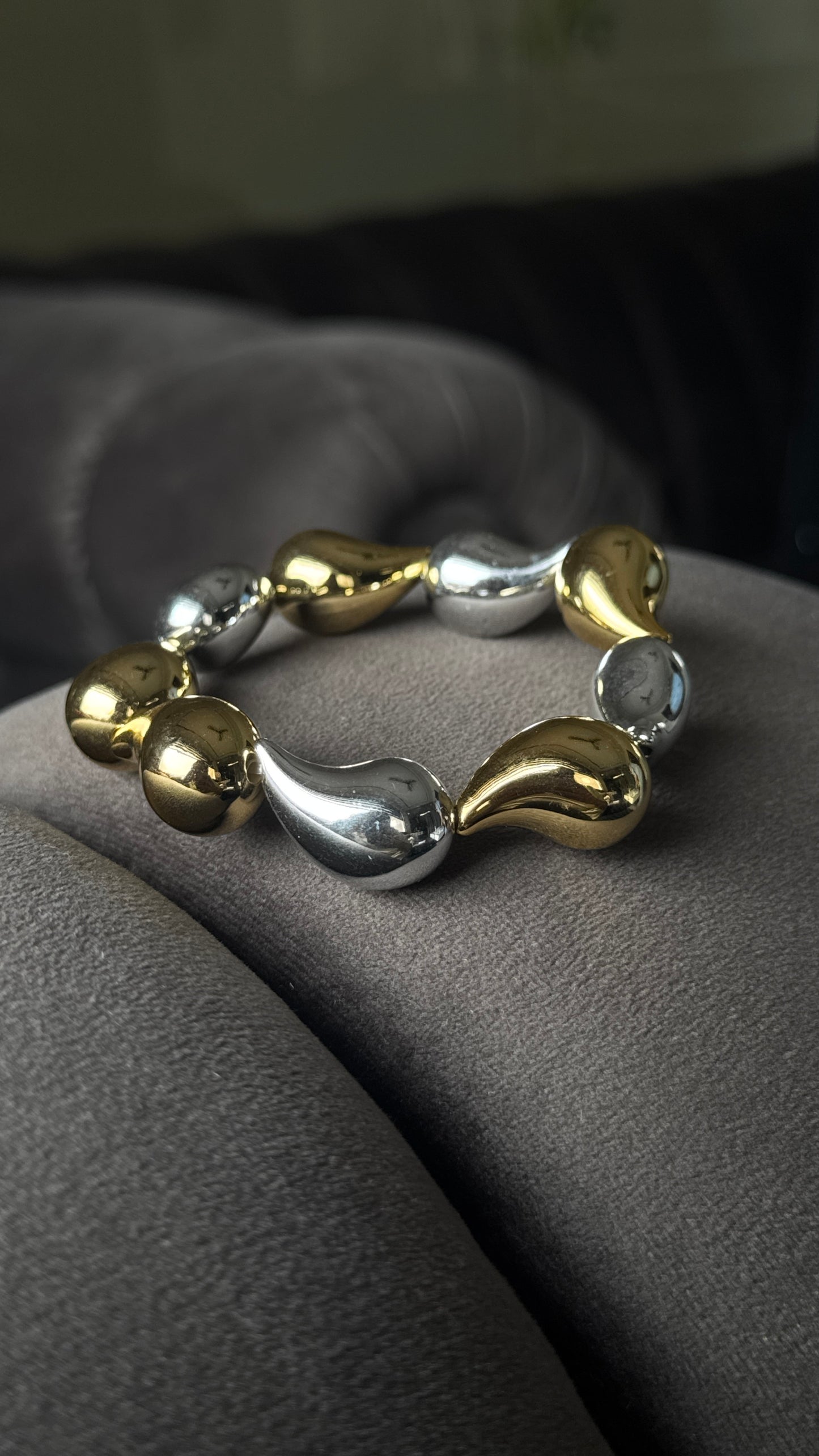 Dual colour drop bracelet