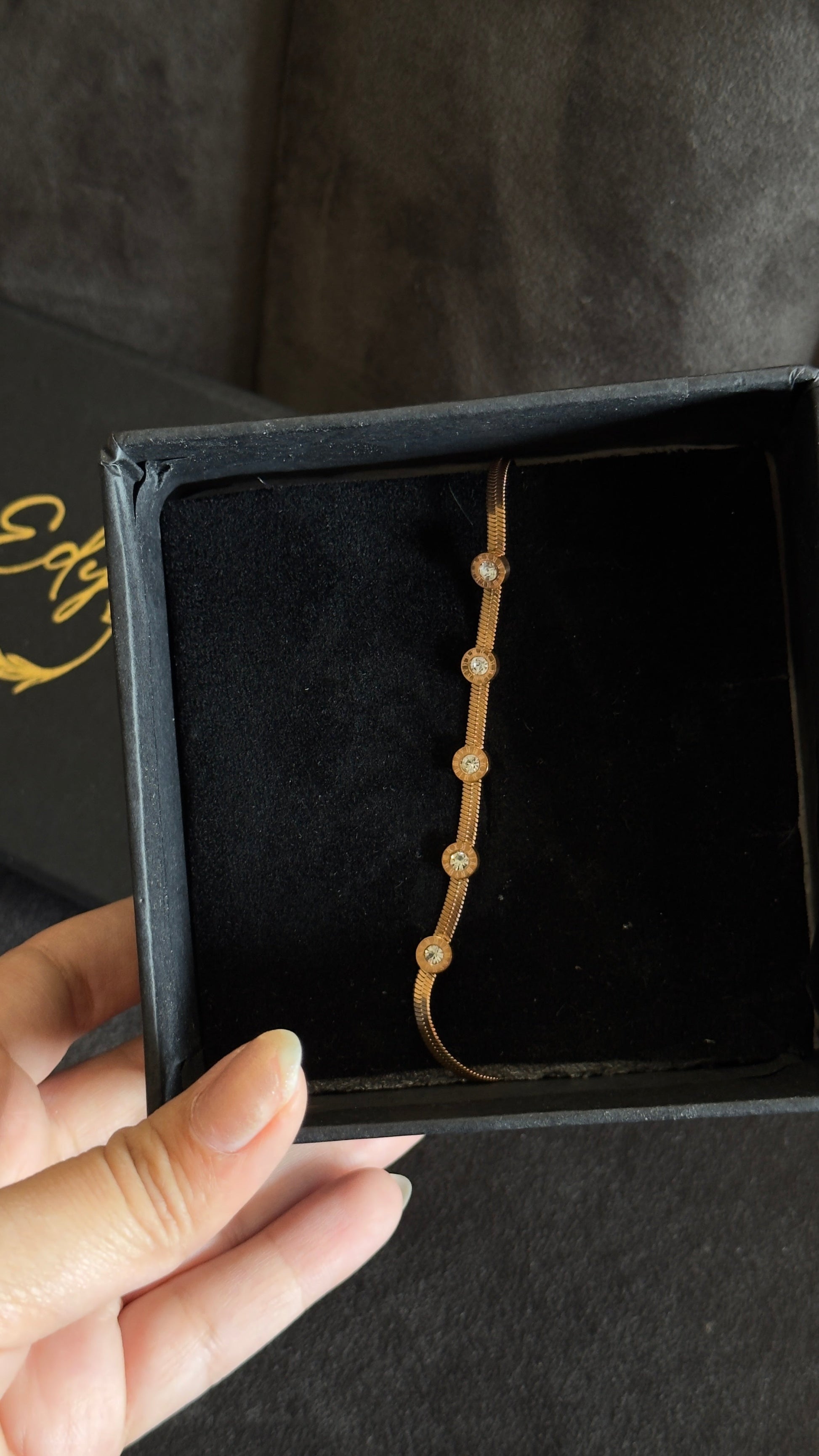 anti tarnish bracelet with pearls on gap